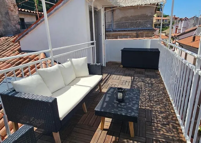 Altana Romantic アパート ピラン